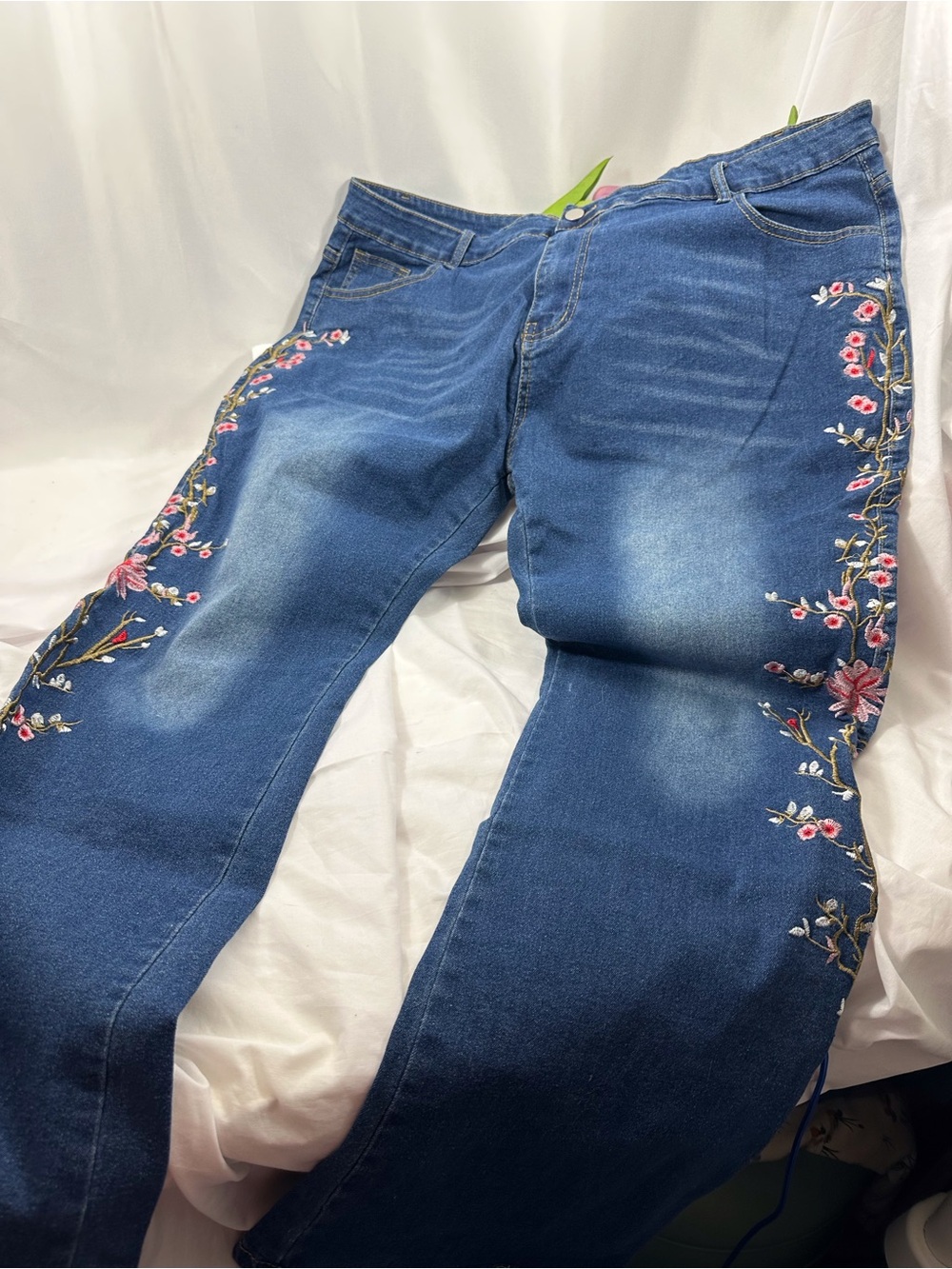 NEW WITH OUT TAG Embroidered 4 XL jeans